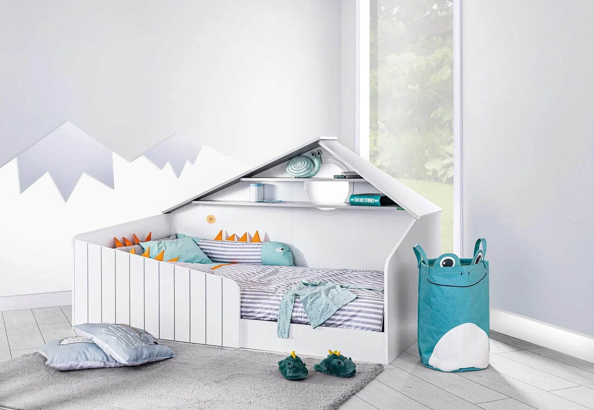 Letto Montessori a casetta Bird House in una cameretta per bambini