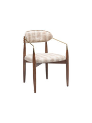 Sedia da pranzo Sirius vista di tre quarti in tessuto beige melange con braccioli in metallo finitura oro